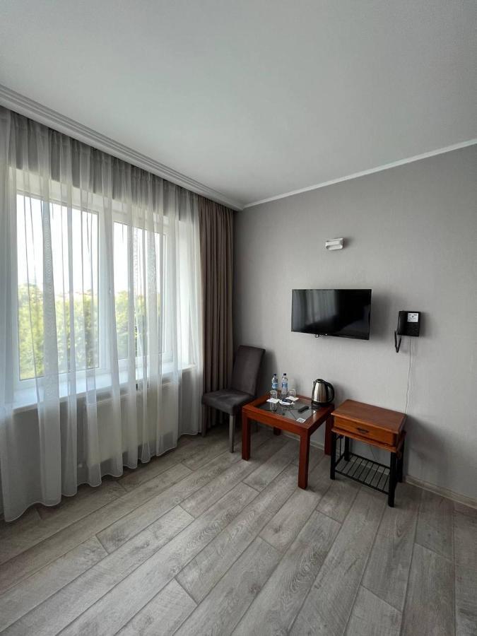 Pallada Hotel Ternopil Exterior photo
